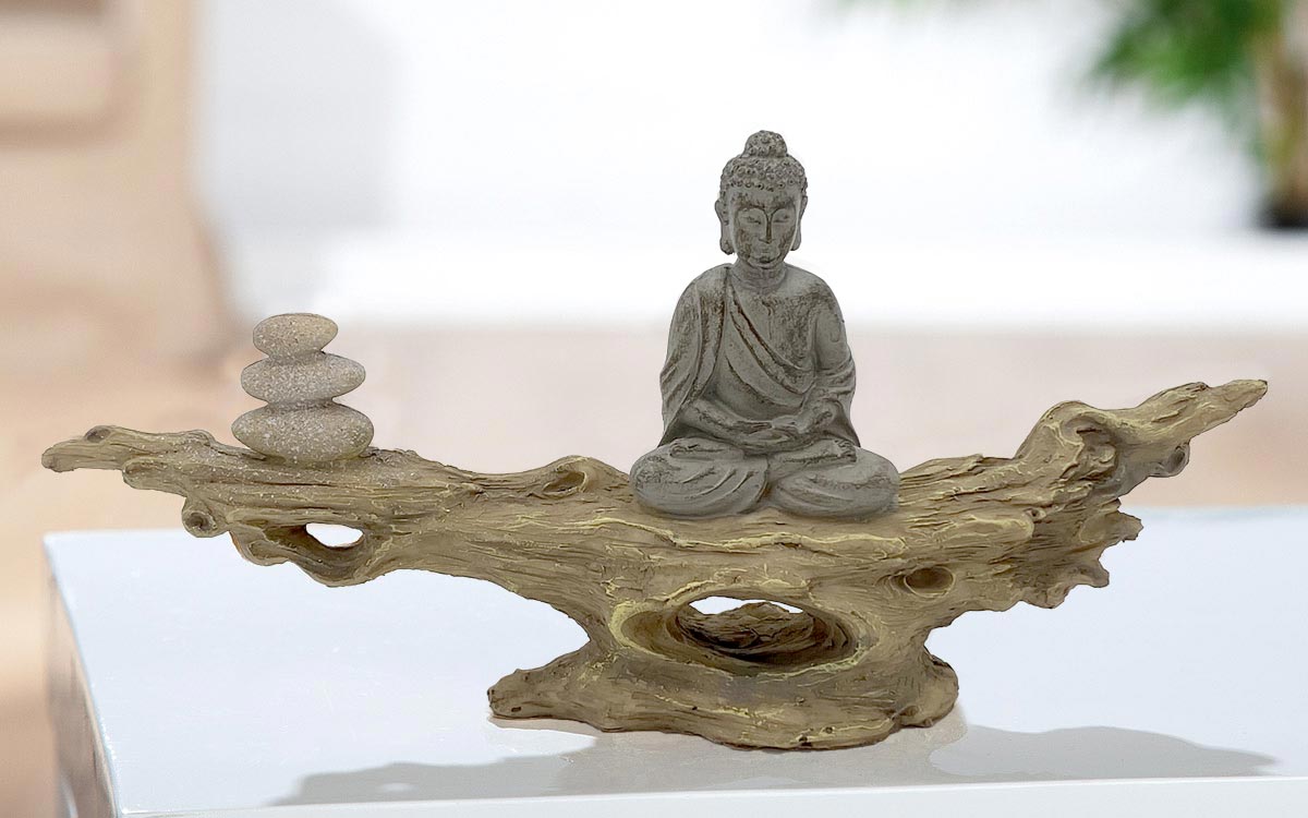 Figur Buddha meditierend auf Baumstamm 30x14cm | Casamia Wohnen