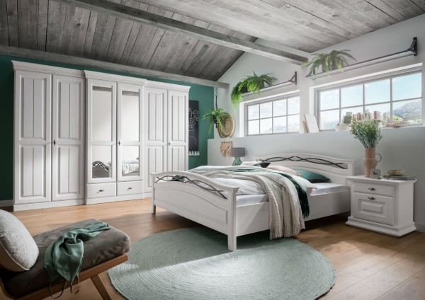 Schlafzimmer Catania Kleiderschrank 6-türig Bett 180 x 200 cm u. 2 Nachttische Holz massiv weiß
