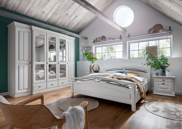 Schlafzimmer Catania Kleiderschrank 5-türig Bett 180 x 200 cm u. 2 Nachttische Holz massiv weiß